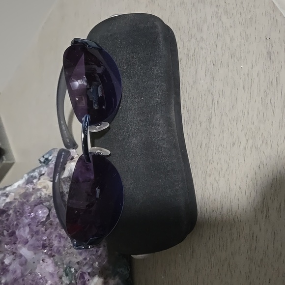 Chanel sun glasses with case - Picture 1 of 14